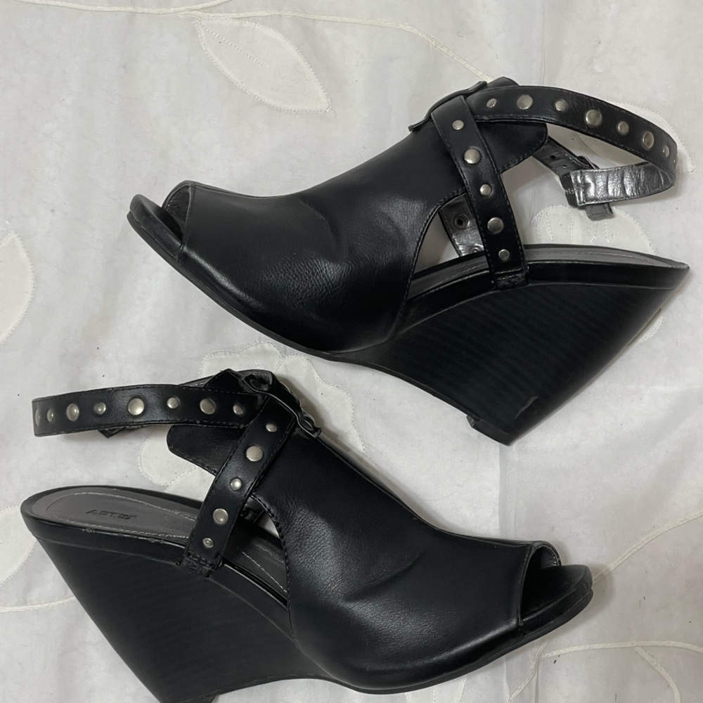 Apt 9 Black Studded Straps Peep Toe - Picture 5 of 11